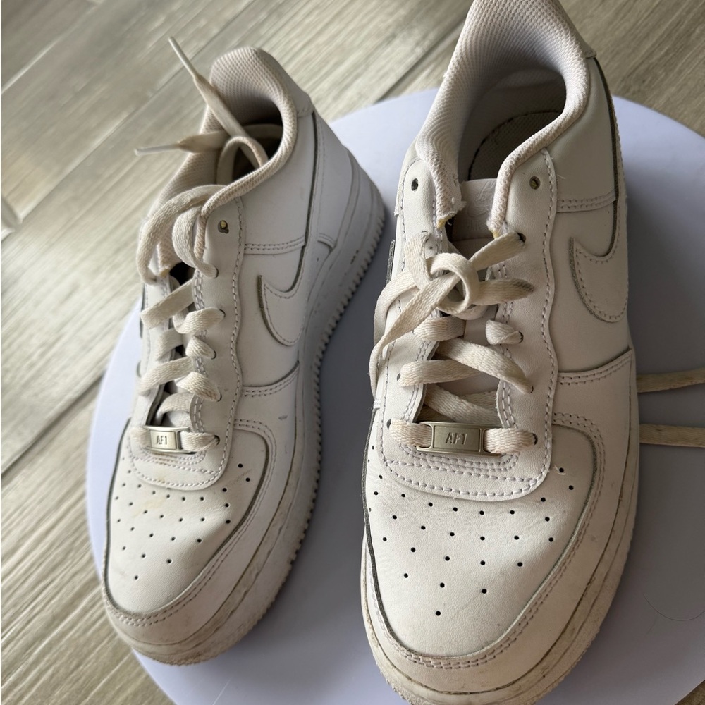 Nike Low-Top Sneakers in Cream White